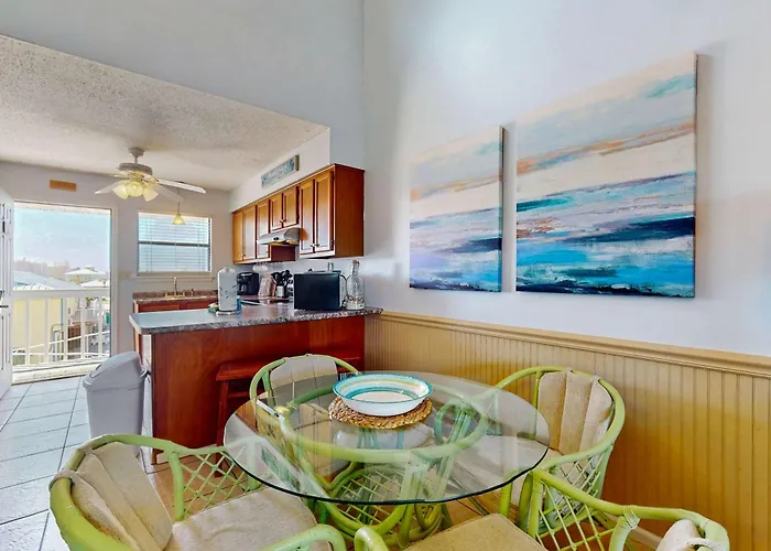 Beautiful With Shared Pools Full Kitchen Private Washer Dryer Holiday home Gulf Shores