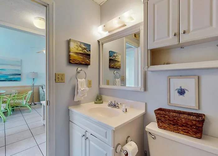 Beautiful With Shared Pools Full Kitchen Private Washer Dryer